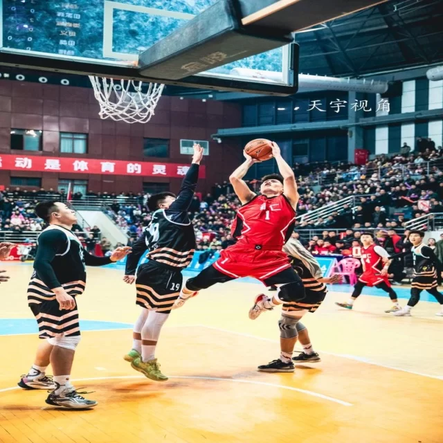 潘展乐百米自由泳赛场表现出色